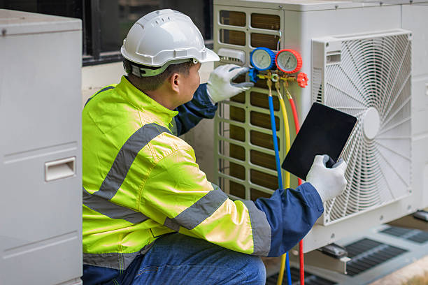 Professional Ac Installation technician working in Winthrop, IA
